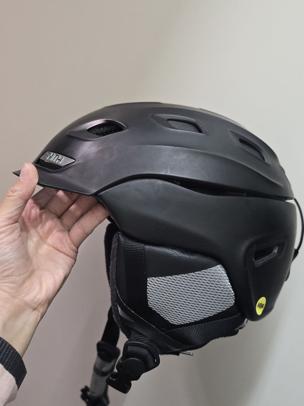 Smith Matte Black Women - Men’s Ski/Snowboard Helmet